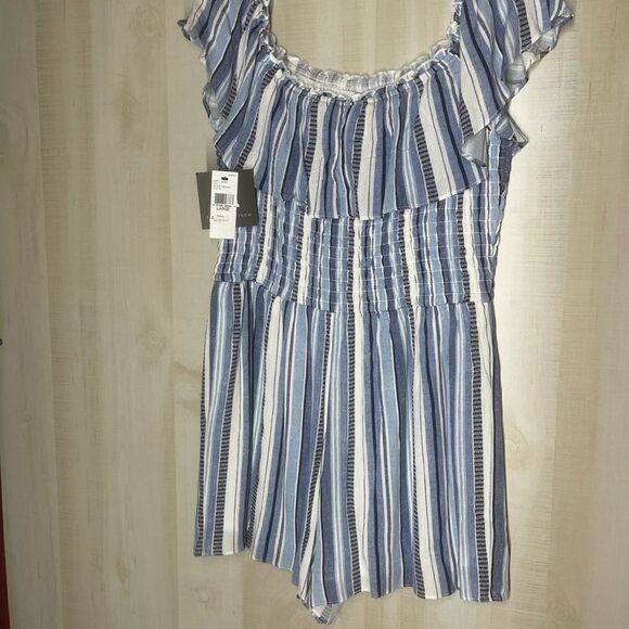 I. N. San Francisco blue and white striped shorts romper, ruffle, size large - Picture 13 of 16